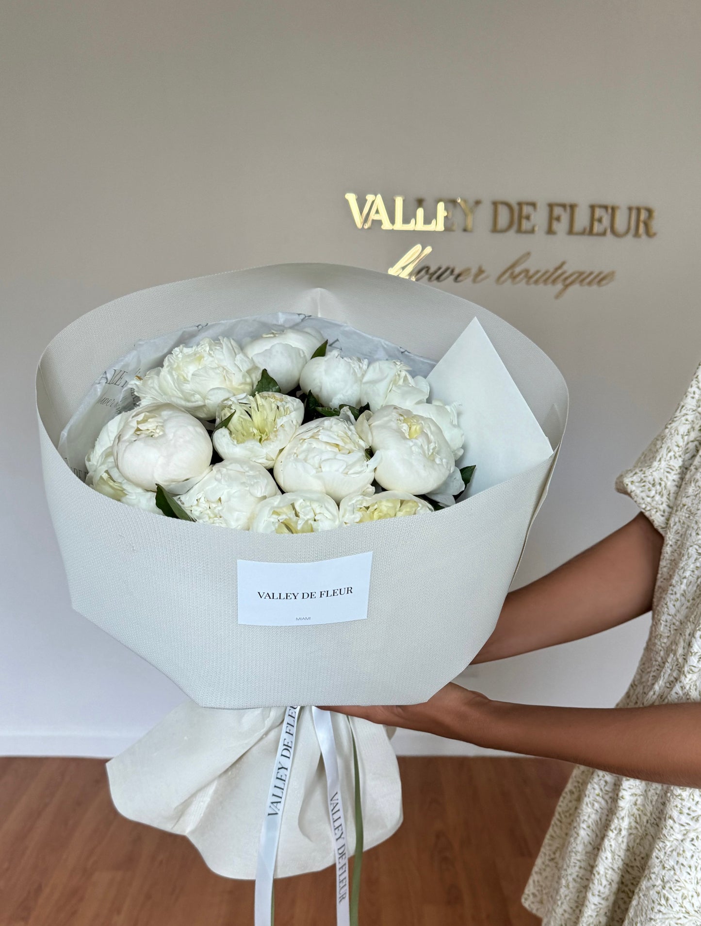 Creamy White Peonies – 10 Stems