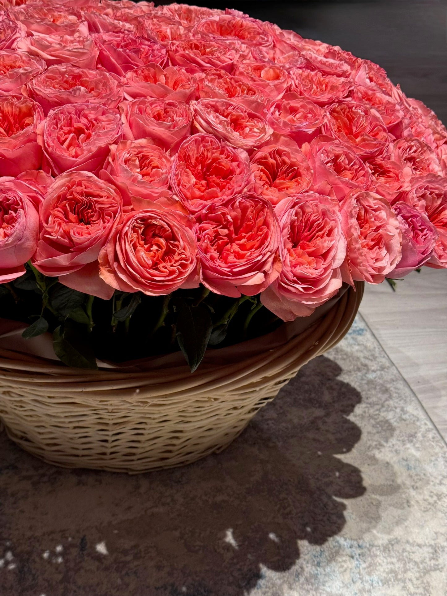 # 35 Large basket with peach garden roses