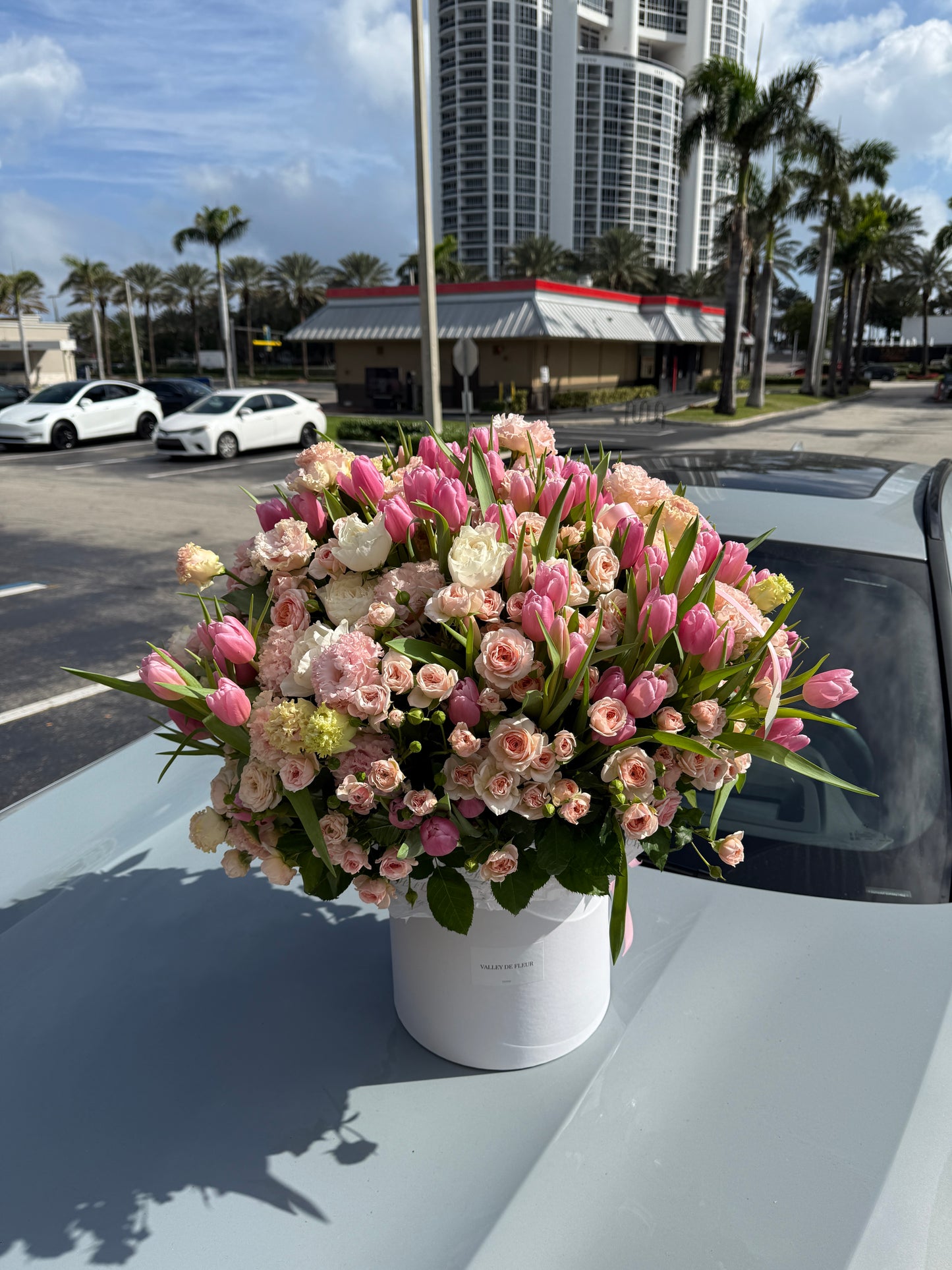 Valley Rose – L Box (Spray Roses & Light Pink Tulips)