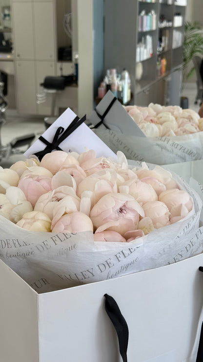 #92 Пионы нежно-розового цвета – 20 стеблей