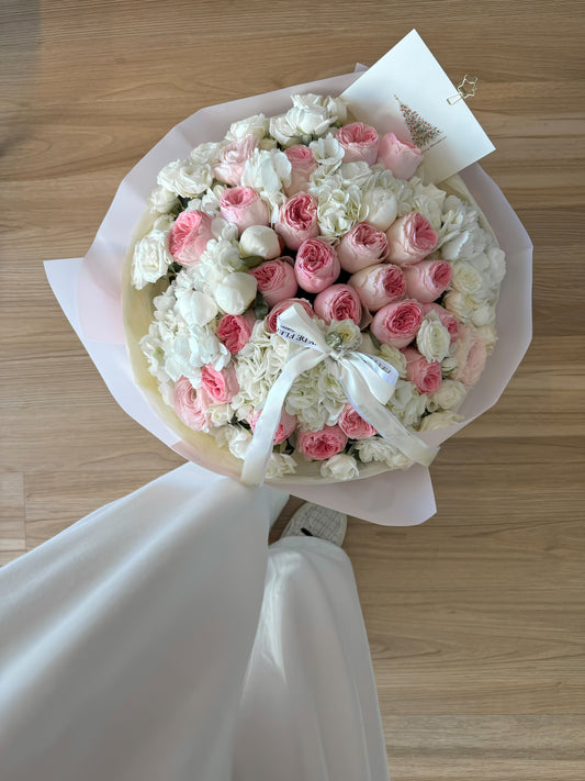 Blushing Ivory – белые гортензии, розы Мэнсфилд-парка, пионы