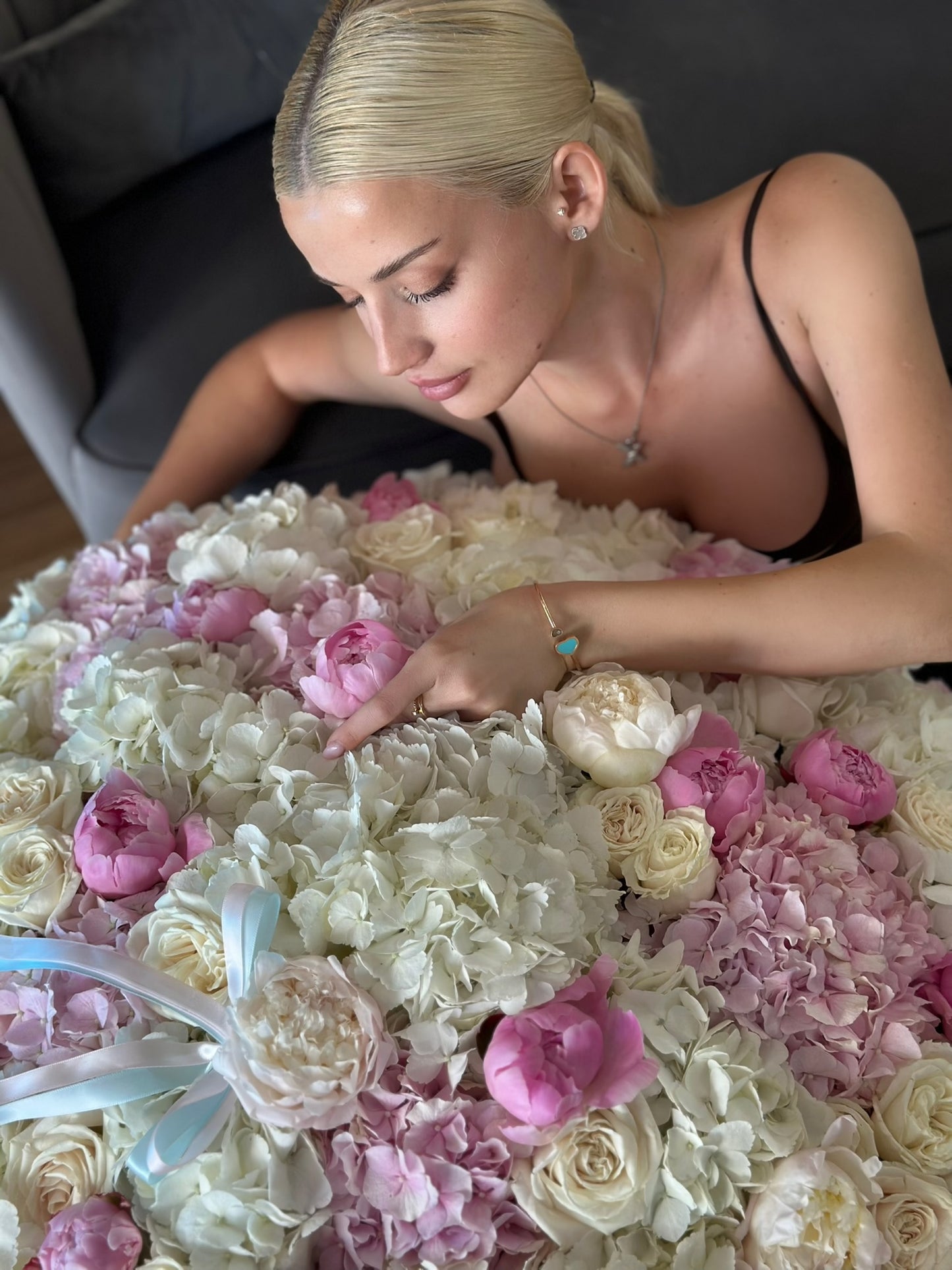 #36 XXL Blooming Elegance – Hydrangeas, Peonies & Roses (XXL Basket)