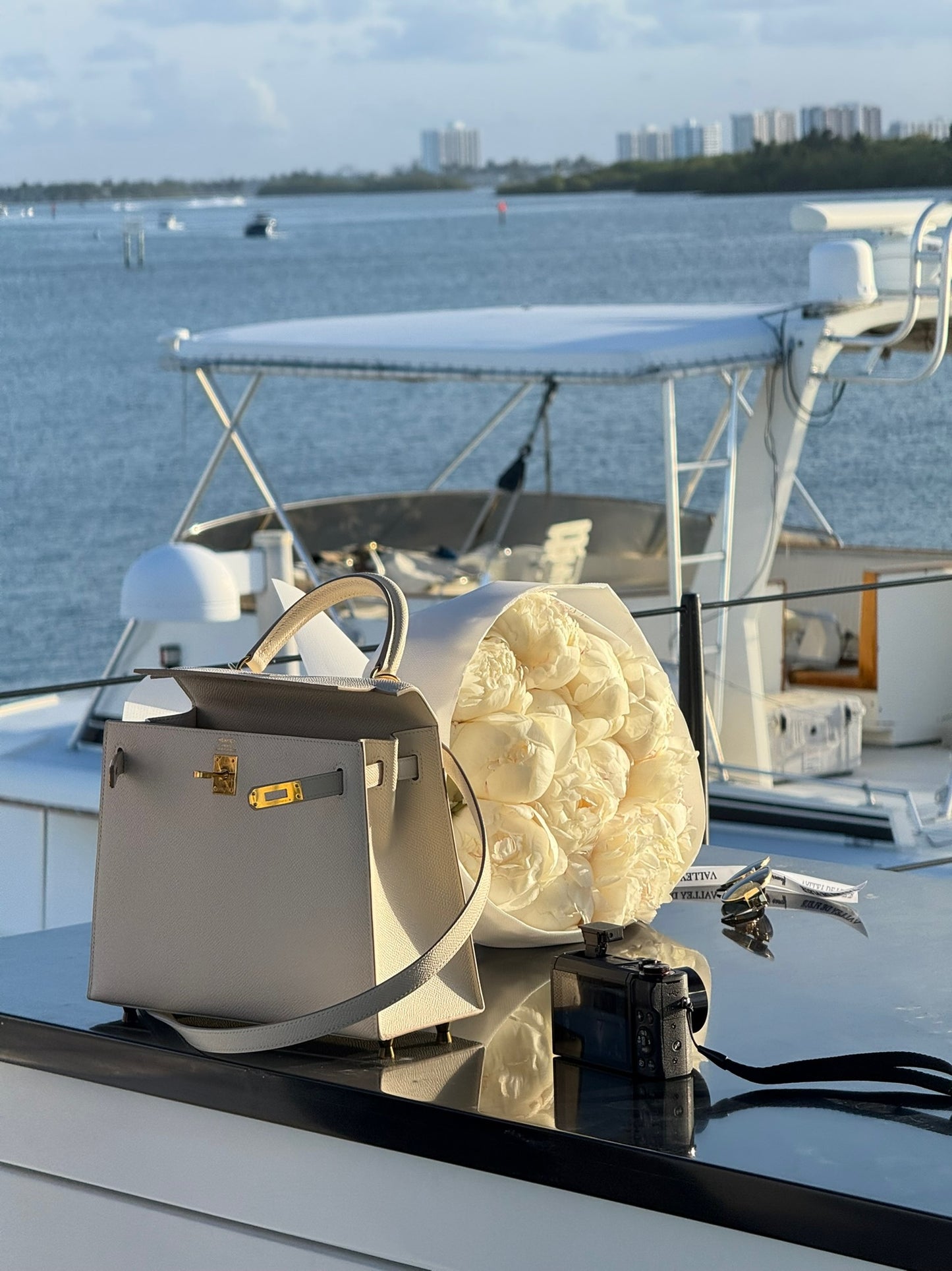 #117 10 White peonies