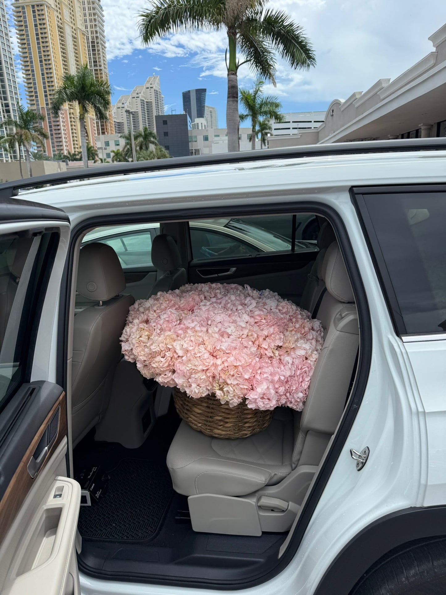 #34 XL Pink basket with hydrangea