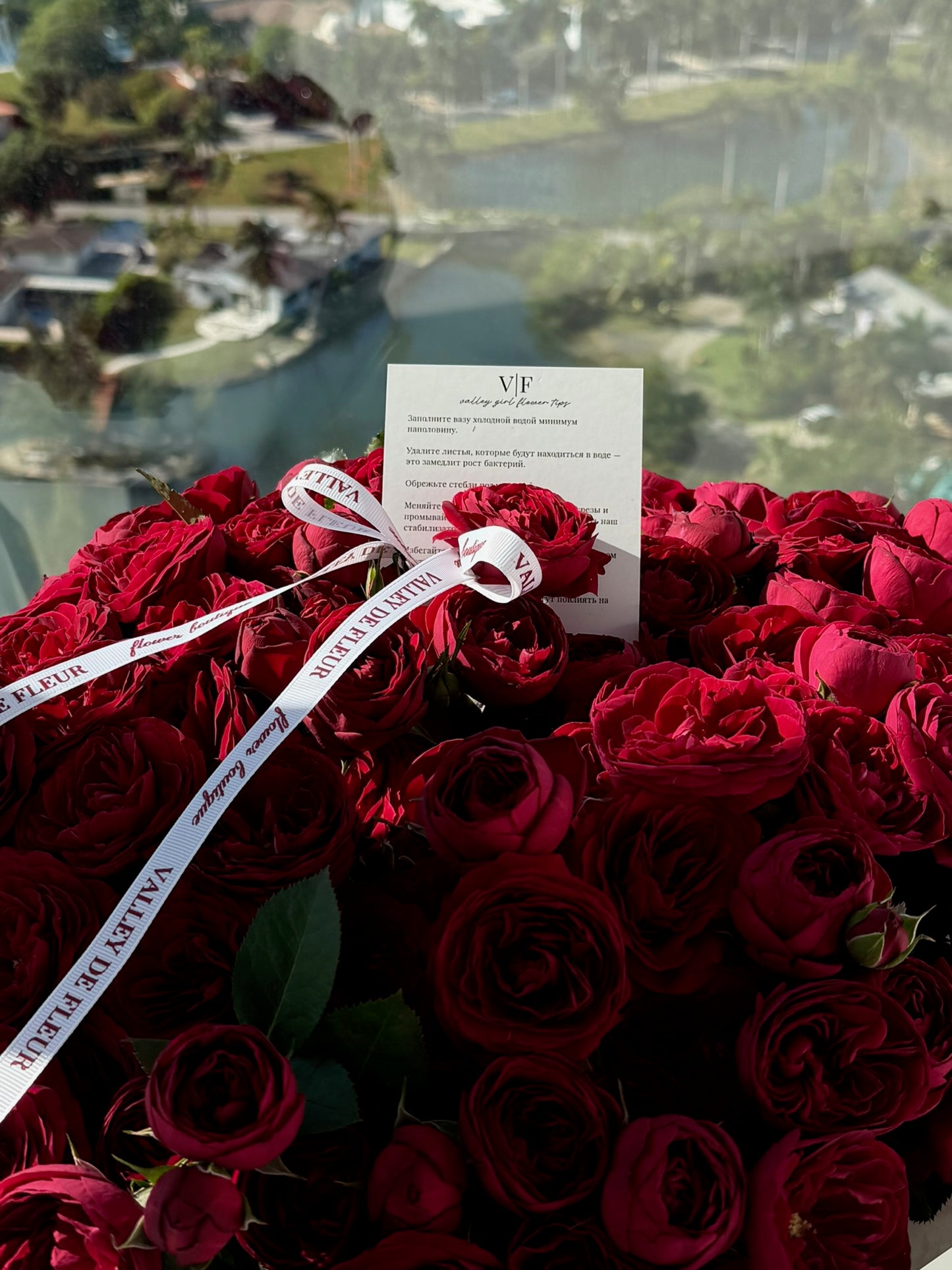 Roses bouquet with a personalized happy birthday wish card