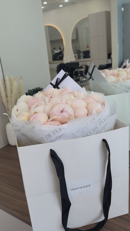 #92 Пионы нежно-розового цвета – 20 стеблей