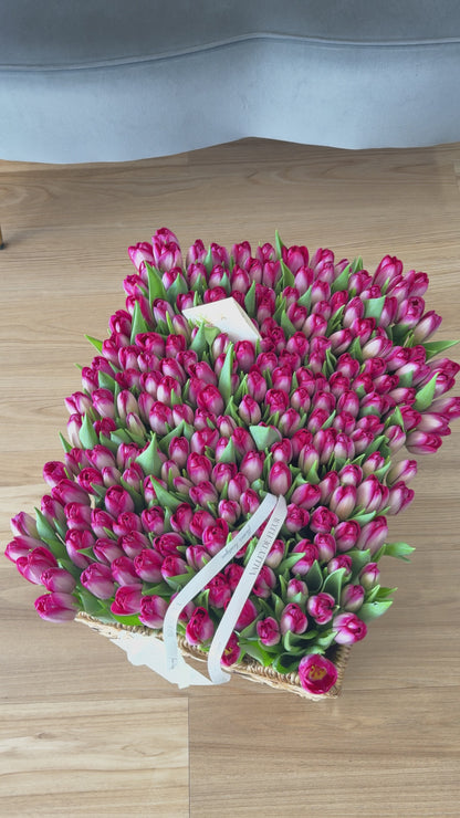 #44 Тюльпановый сад – Корзина с тюльпанами разных сортов