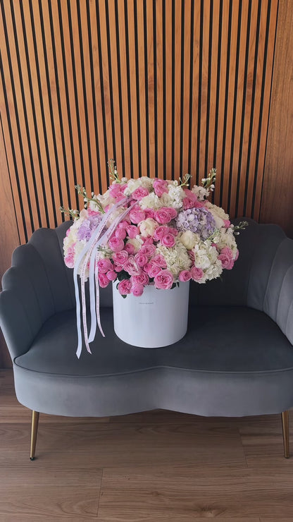 #48 Розовый шепот – Большая коробка с садовыми розами и пионами